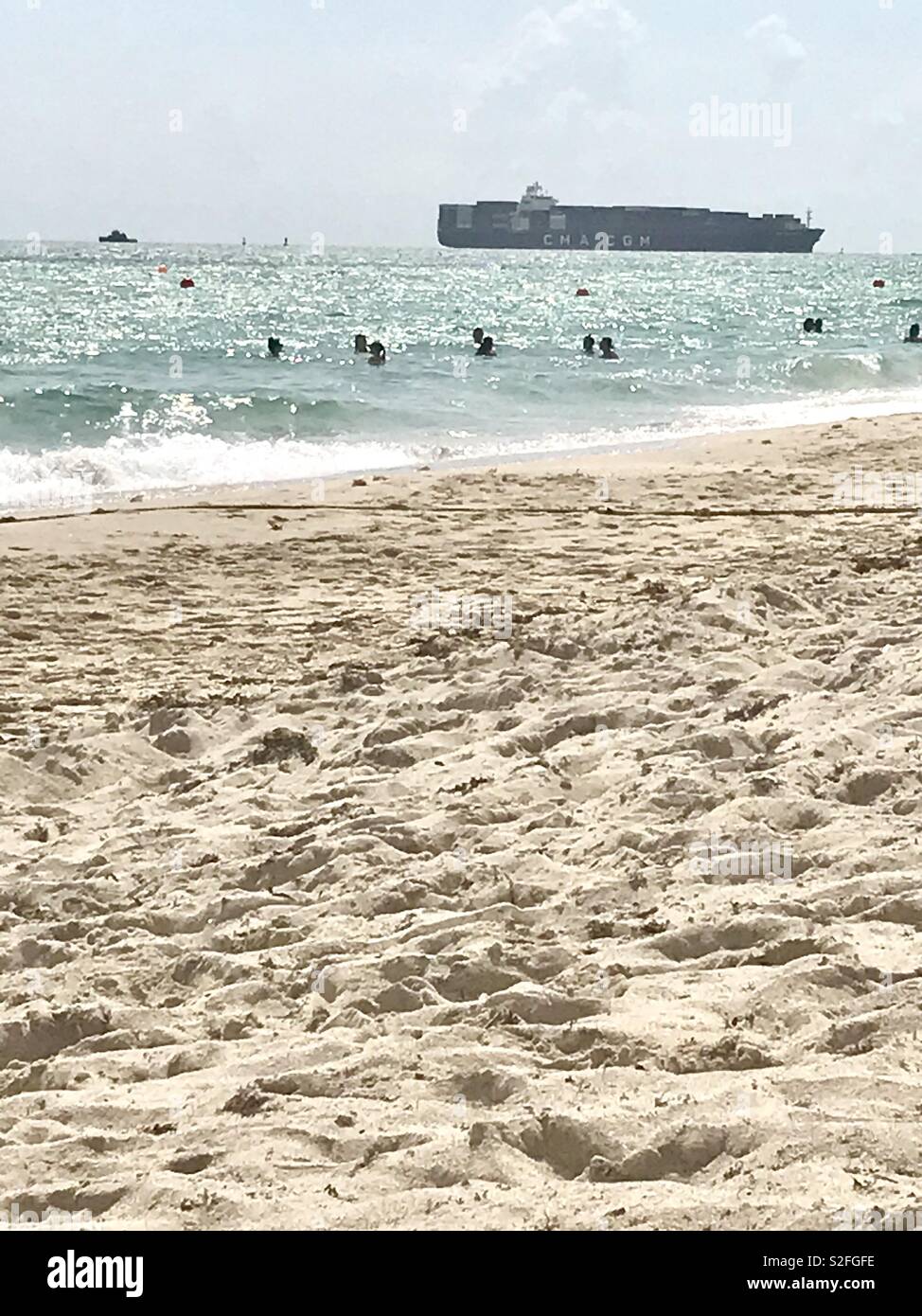 Persone nuotare nel mare, divertimento, South Beach, Miami Florida Foto Stock