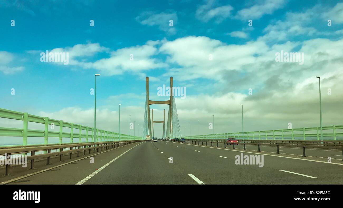La seconda Severn attraversando ponte sopra il fiume Severn tra Inghilterra e Galles. È stato rinominato il Principe di Galles ponte in 2018. Foto Stock