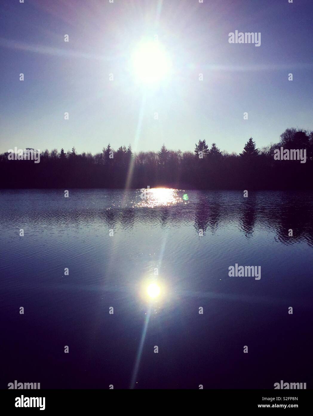 Doppio sole - Immagine stock catturata con smartphone
