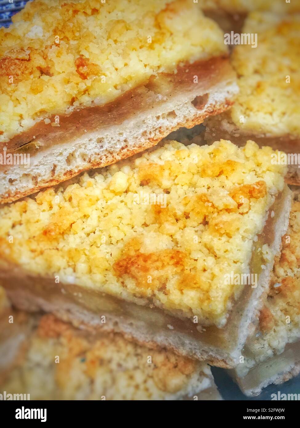 Apple Crumble fette - Immagine stock catturata con smartphone Apple Crumble fette - Immagine stock catturata con smartphone