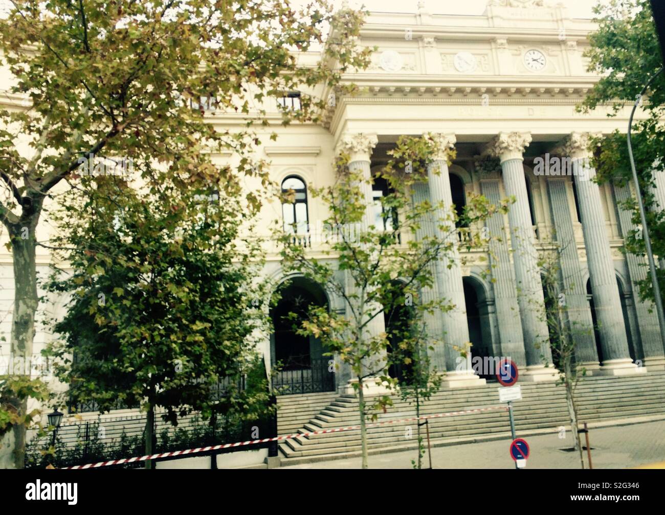 Vecchio stile classico architettura dell edificio in Madrid Spagna - Immagine stock catturata con smartphone