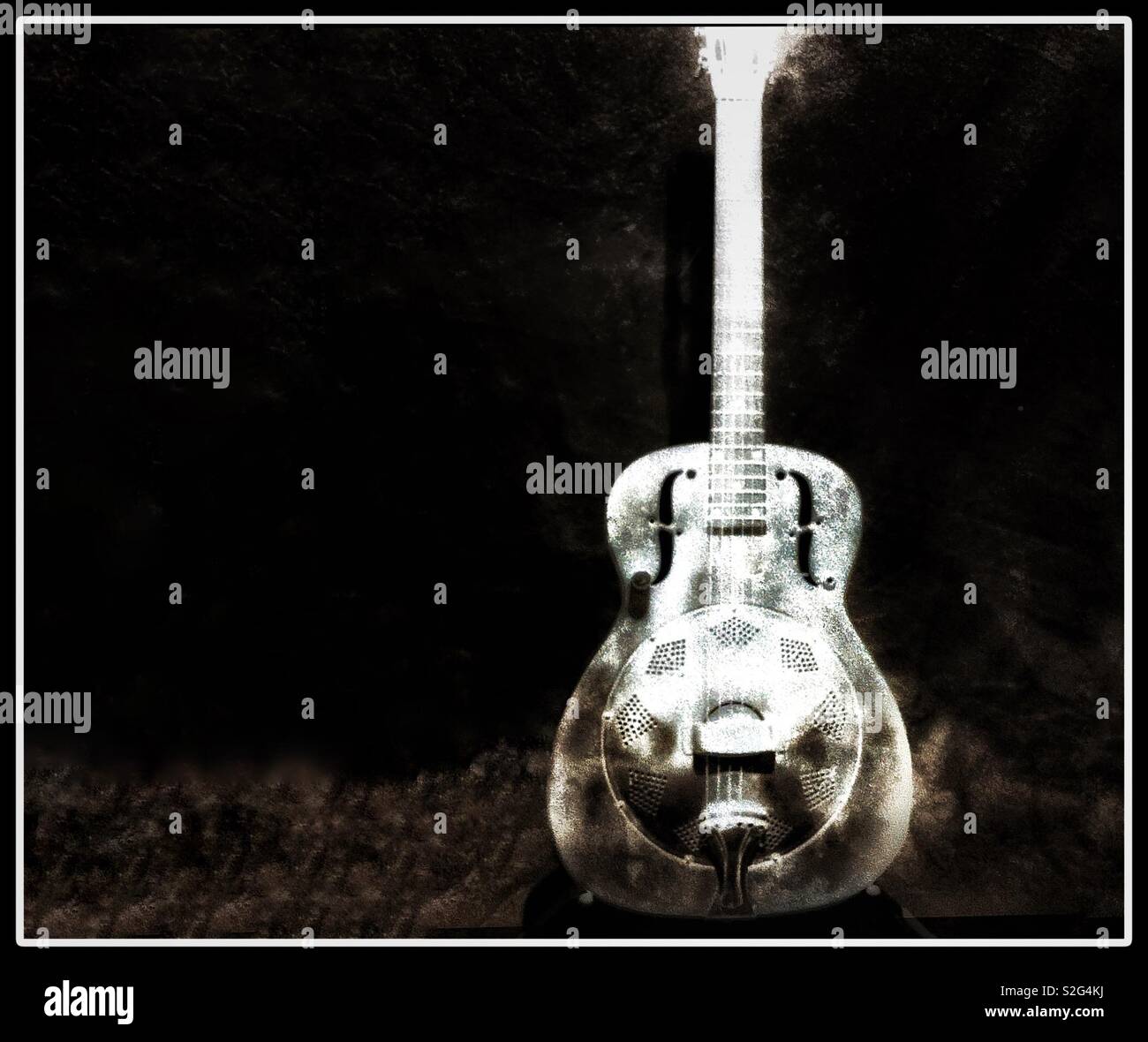 Chitarra in acciaio - Immagine stock catturata con smartphone
