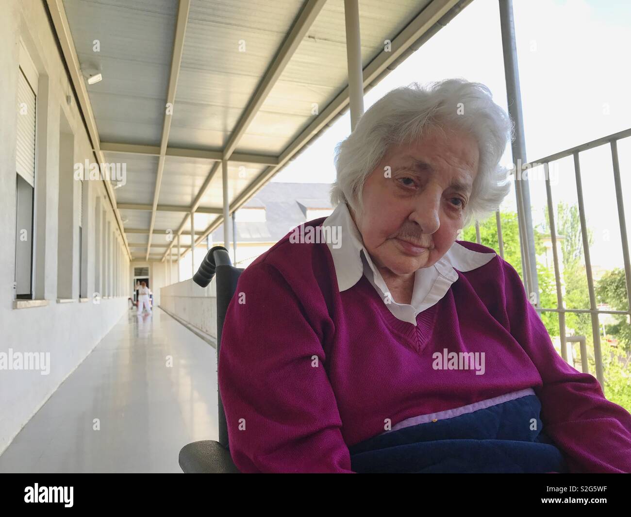 Old Lady presso la casa di cura. Foto Stock