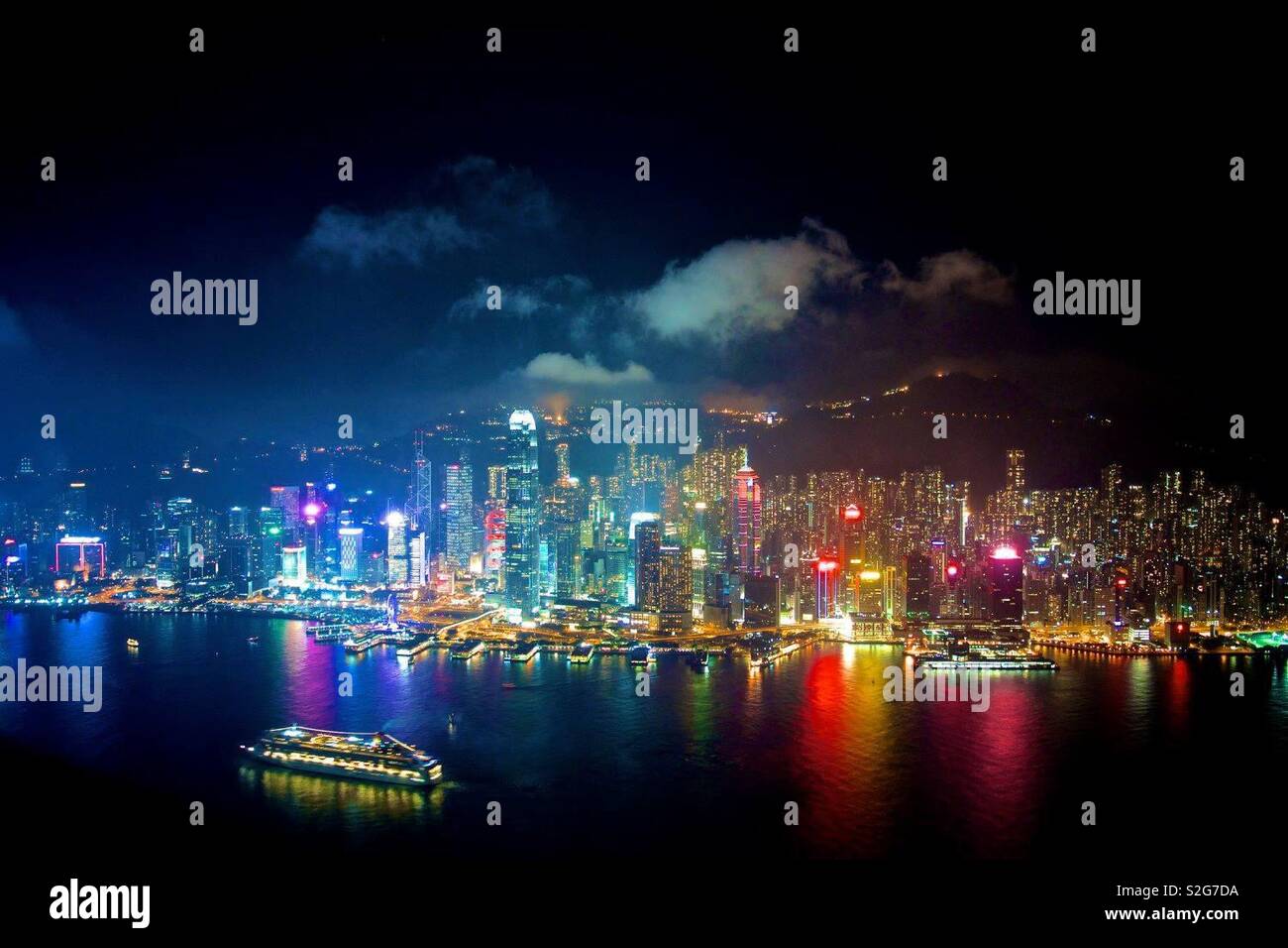 Di Hong Kong di notte visto dall'International Commerce Centre Foto Stock