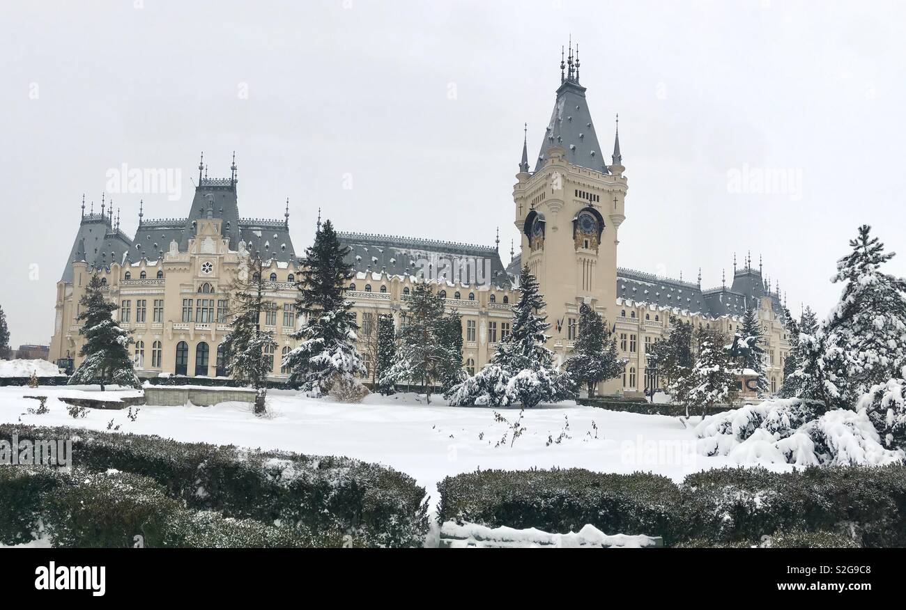 Palazzo della Cultura in inverno di Iasi in Romania orientale Foto Stock