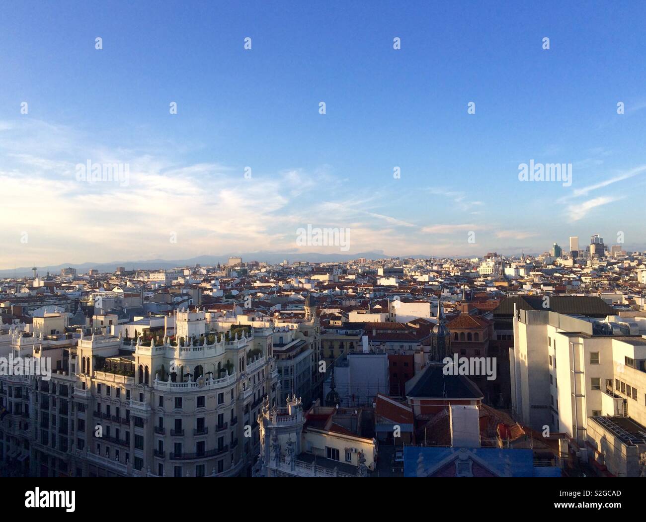 Città di Madrid vista da Circulo de Bellas Artes di Spagna - Immagine stock catturata con smartphone