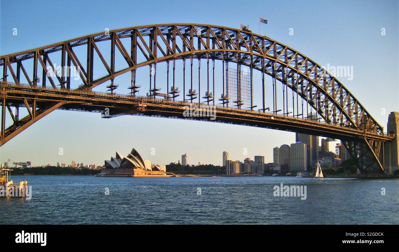 Il Ponte del Porto di Sydney e Opera House paesaggio Foto Stock