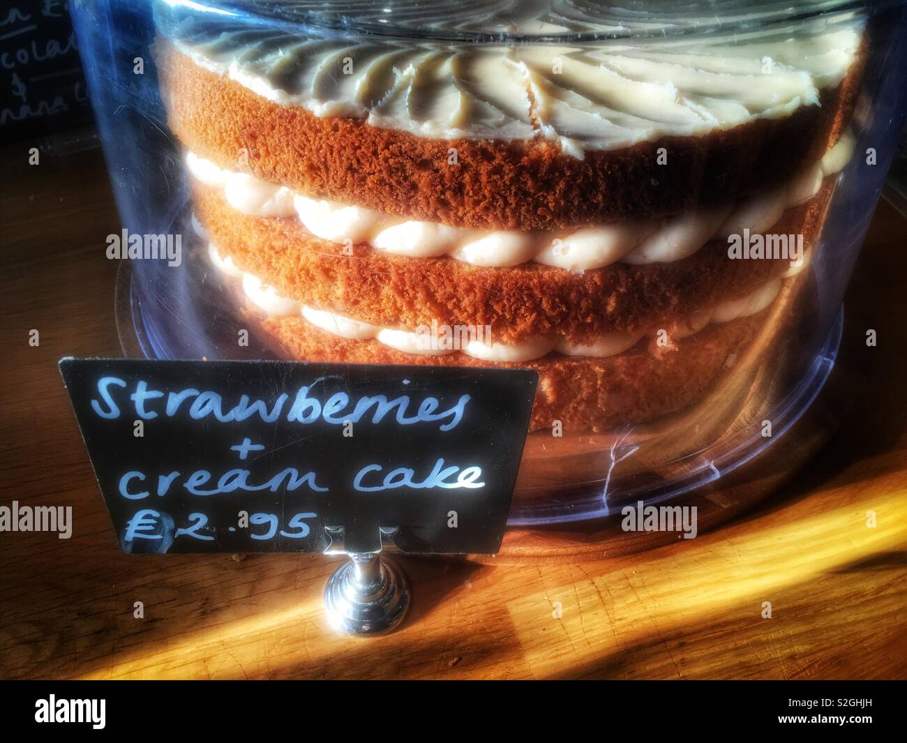 Fragole e panna dolce - Immagine stock catturata con smartphone