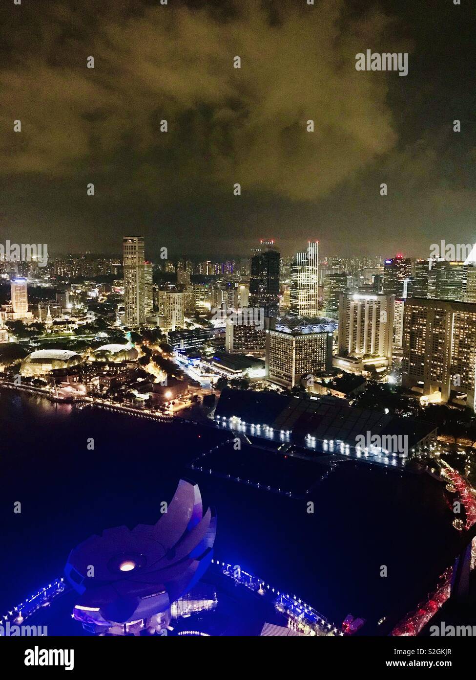 Vista aerea di Singapore di notte Foto Stock