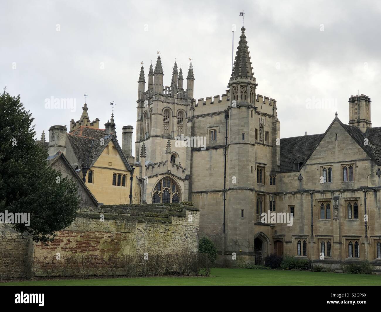 La Oxford Dreaming Spires. Torri e guglie presso il Magdalen College di Oxford, da St Swithun Quad. Foto Stock