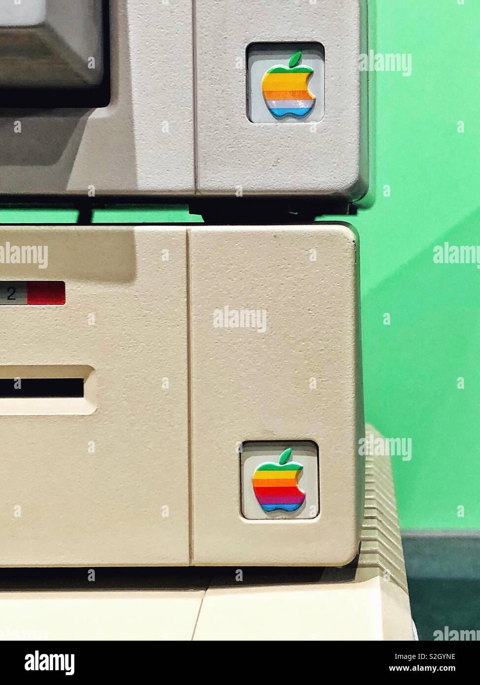Un originale Apple computer logo arcobaleno Foto Stock