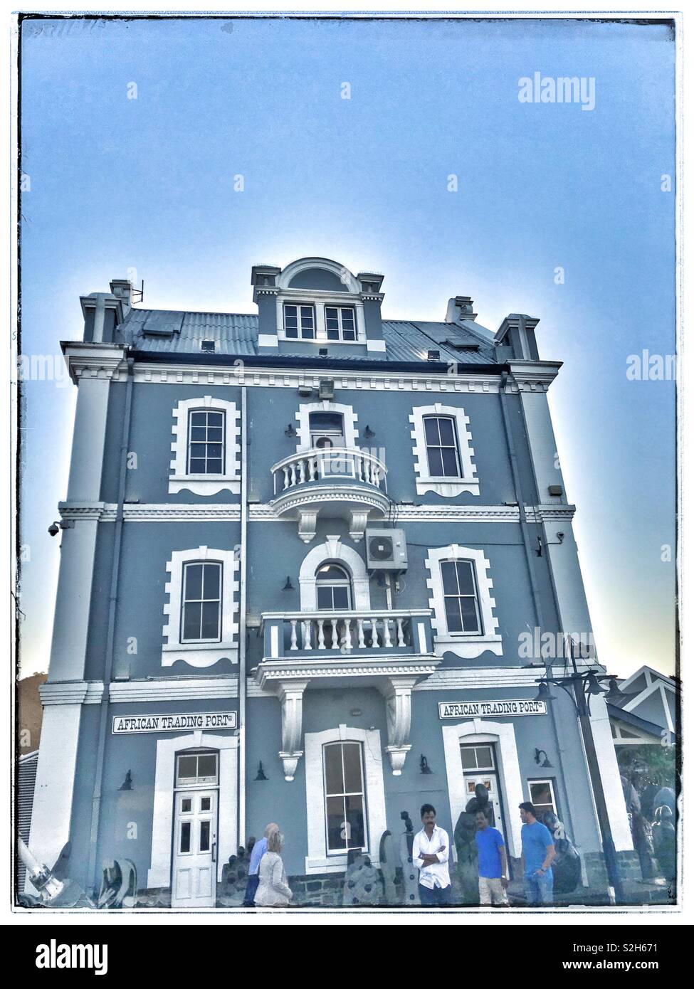 Scambi africani co porta a V&A Waterfront, Città del Capo, Sud Africa. - Immagine stock catturata con smartphone