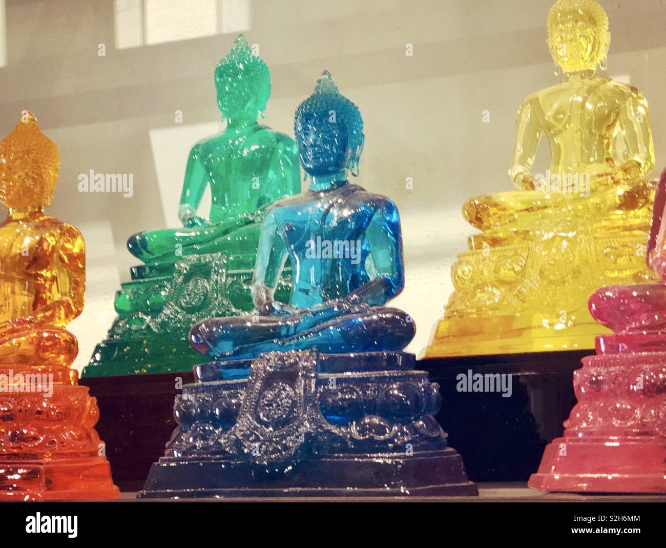 Glass buddha immagini e fotografie stock ad alta risoluzione - Alamy