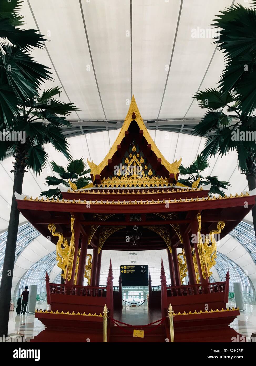 Il tempio cinese all'aeroporto di Bangkok. Anno Nuovo Cinese 🐷 Foto Stock