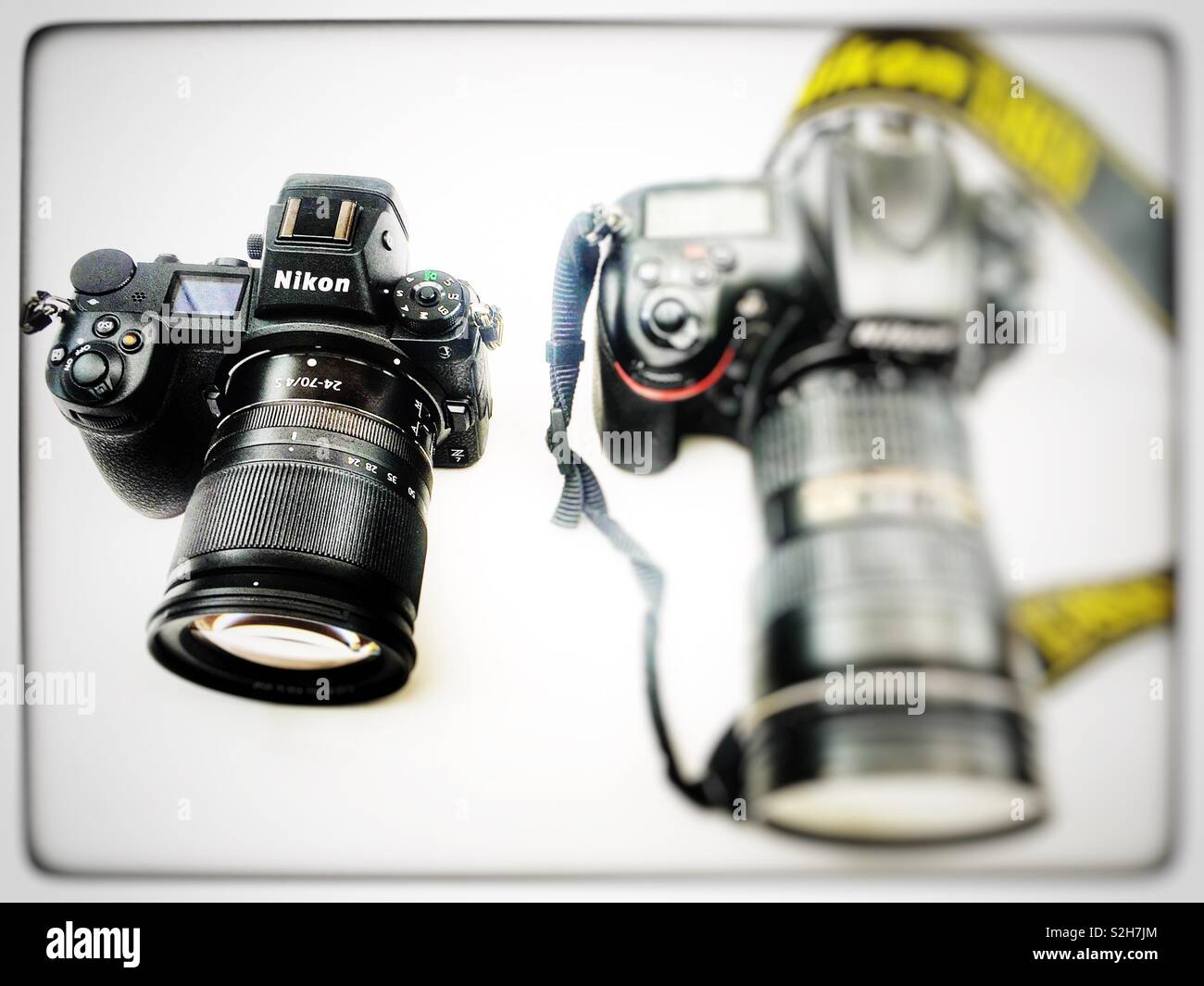 Nikon mirrorless e telecamere con mirroring Foto Stock