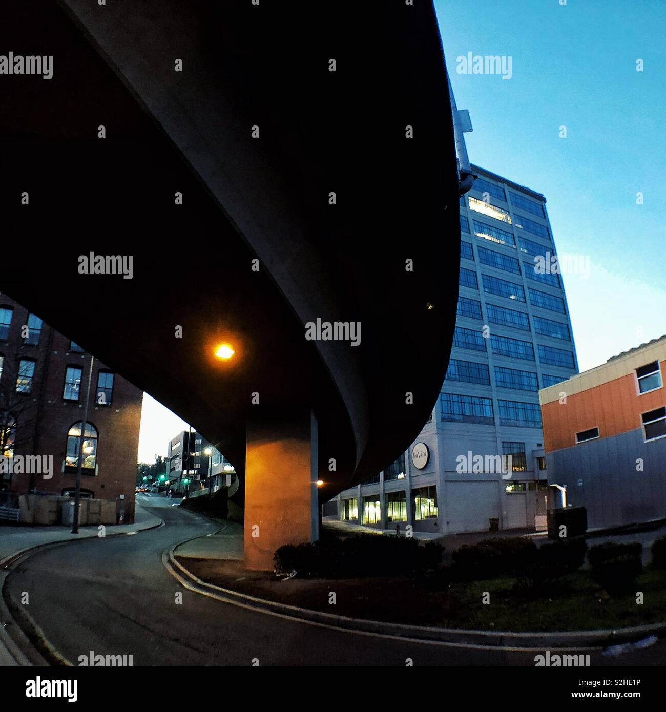 Tacoma vista da sotto il cavalcavia - Immagine stock catturata con smartphone
