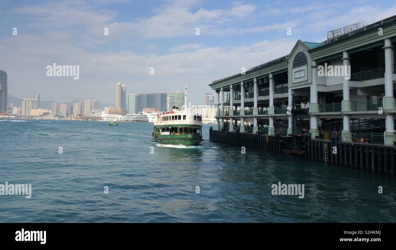 Un traghetto Star tirando oltre a Hong Kong Foto Stock