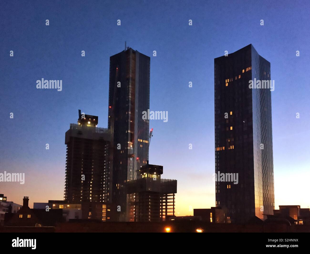 Manchester skyline al crepuscolo. Grattacieli in Deansgate Square. Foto Stock