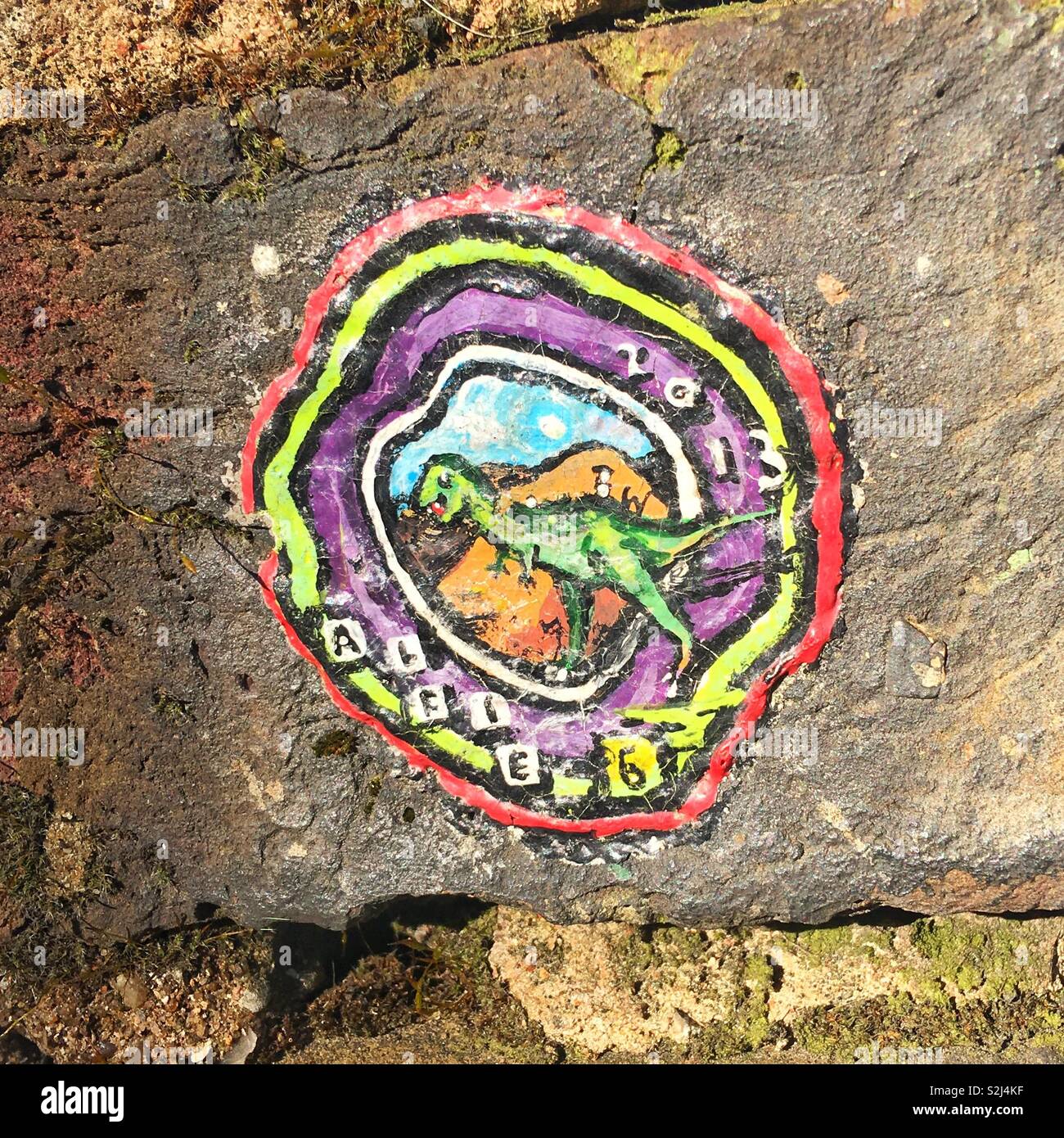 Ben Wilson la pittura in miniatura su gomma da masticare a Muswell Hill - Immagine stock catturata con smartphone