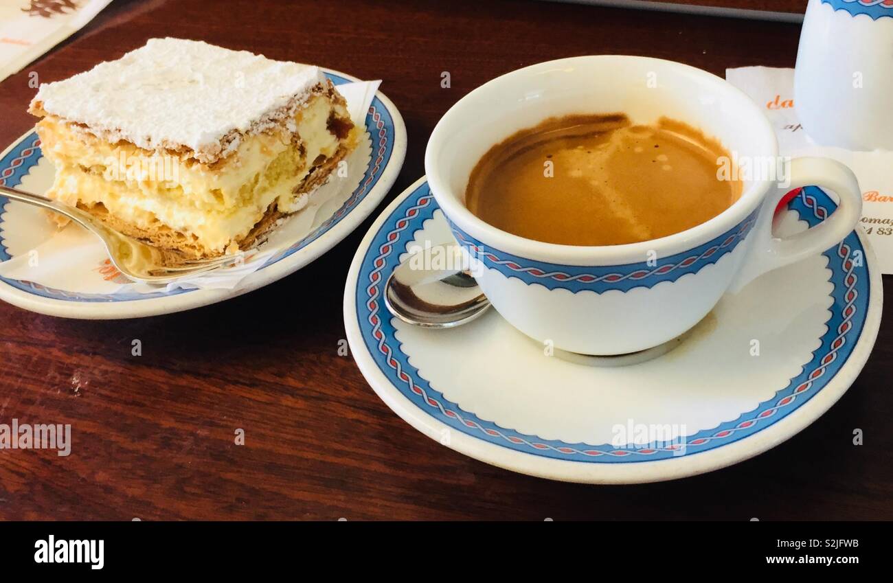 Caffè e torta - Immagine stock catturata con smartphone