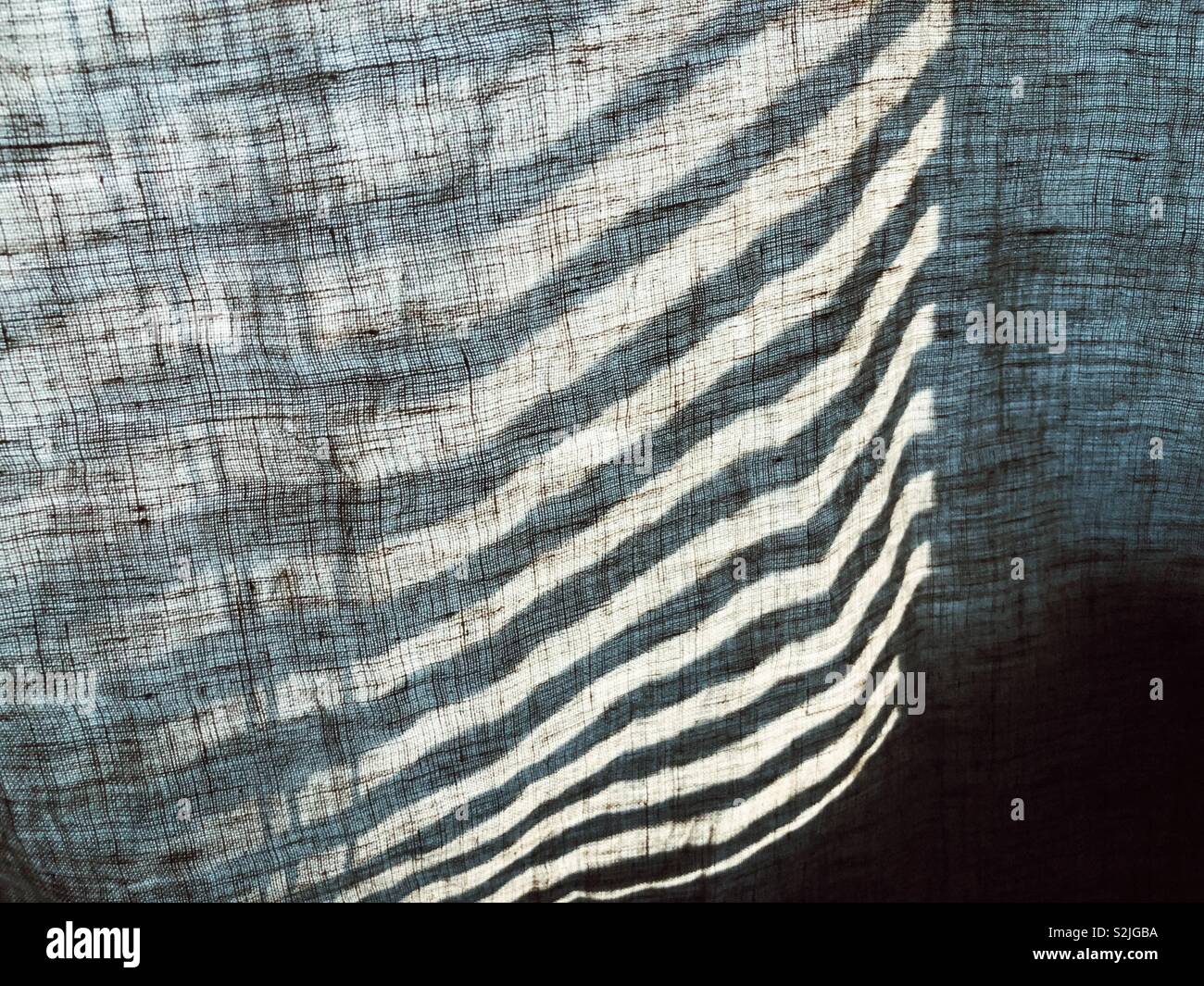 La luce del sole attraverso la biancheria - Immagine stock catturata con smartphone