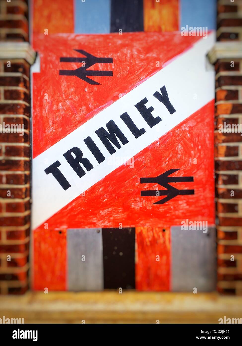 Trimley stazione ferroviaria sulla Ipswich a Felixstowe linea di diramazione, Suffolk, Inghilterra. - Immagine stock catturata con smartphone