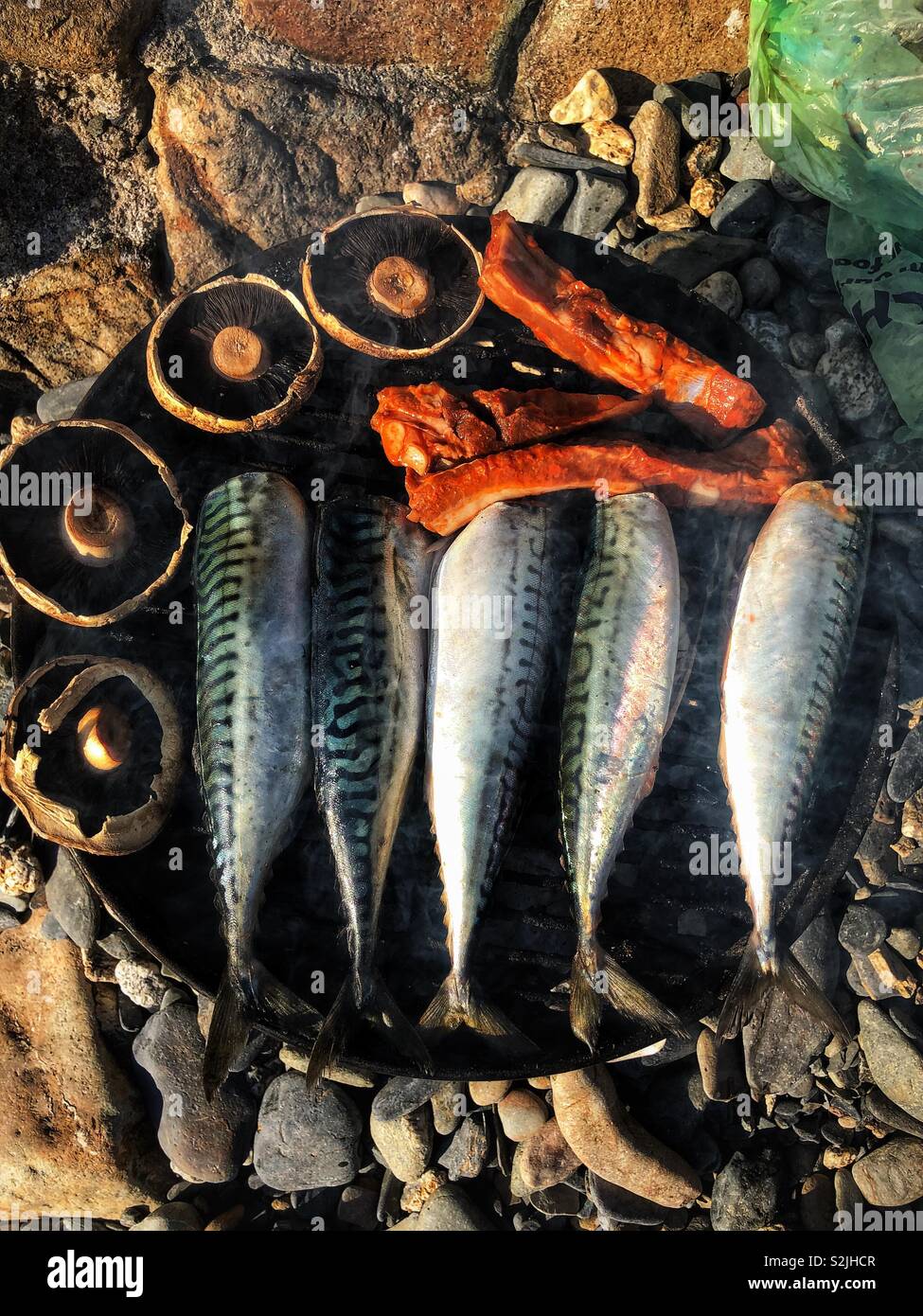 La pesca del giorno su un barbecue Foto Stock