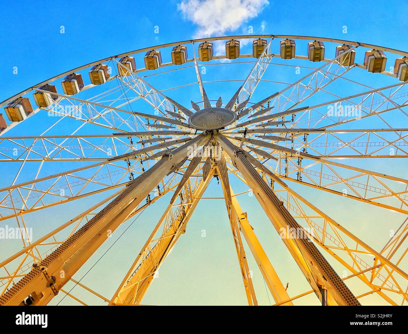 Il "Budapest occhio" ruota gigante nella luce del tramonto Foto Stock