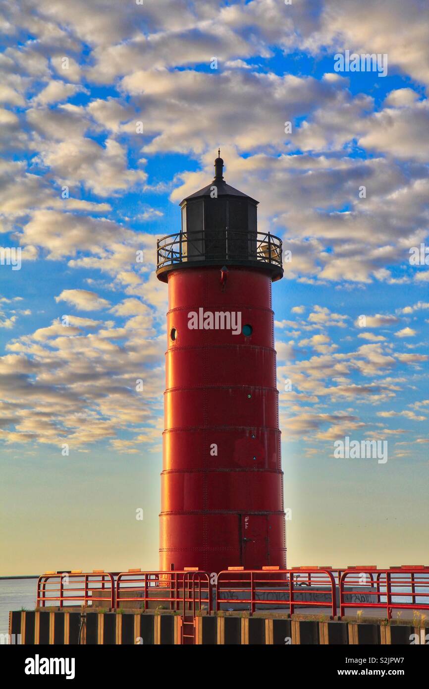 Faro sopra le nuvole Foto Stock