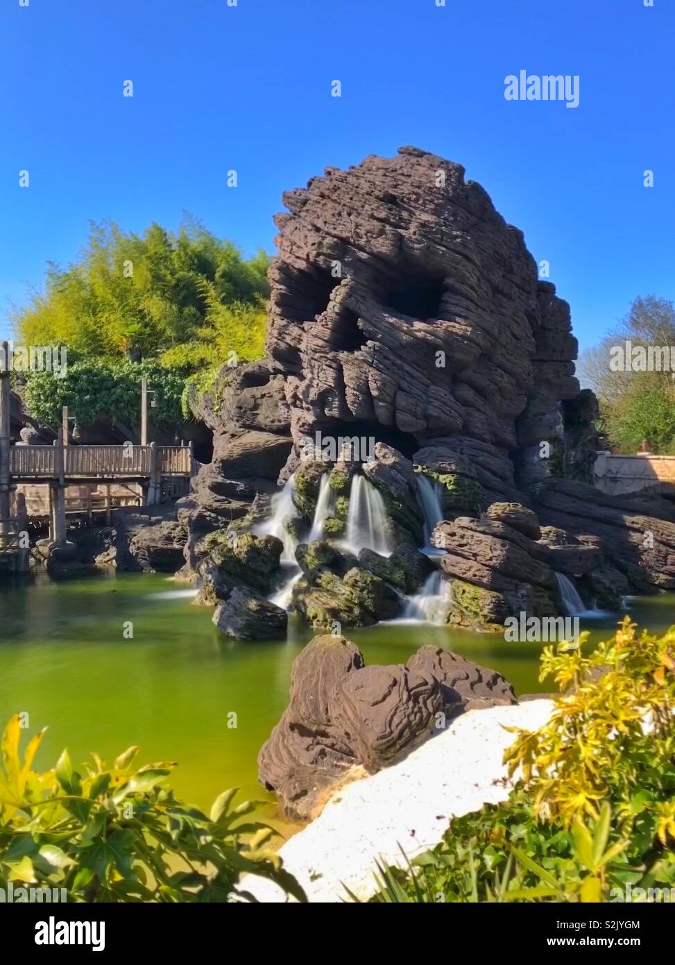 Cranio rock a Disneyland Parigi, Pirati dei Caraibi. Foto Stock