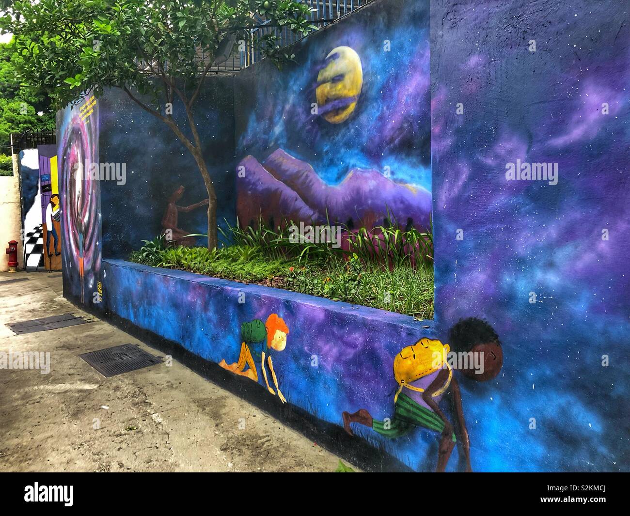 Urban street art di Rio de Janeiro in Brasile. - Immagine stock catturata con smartphone
