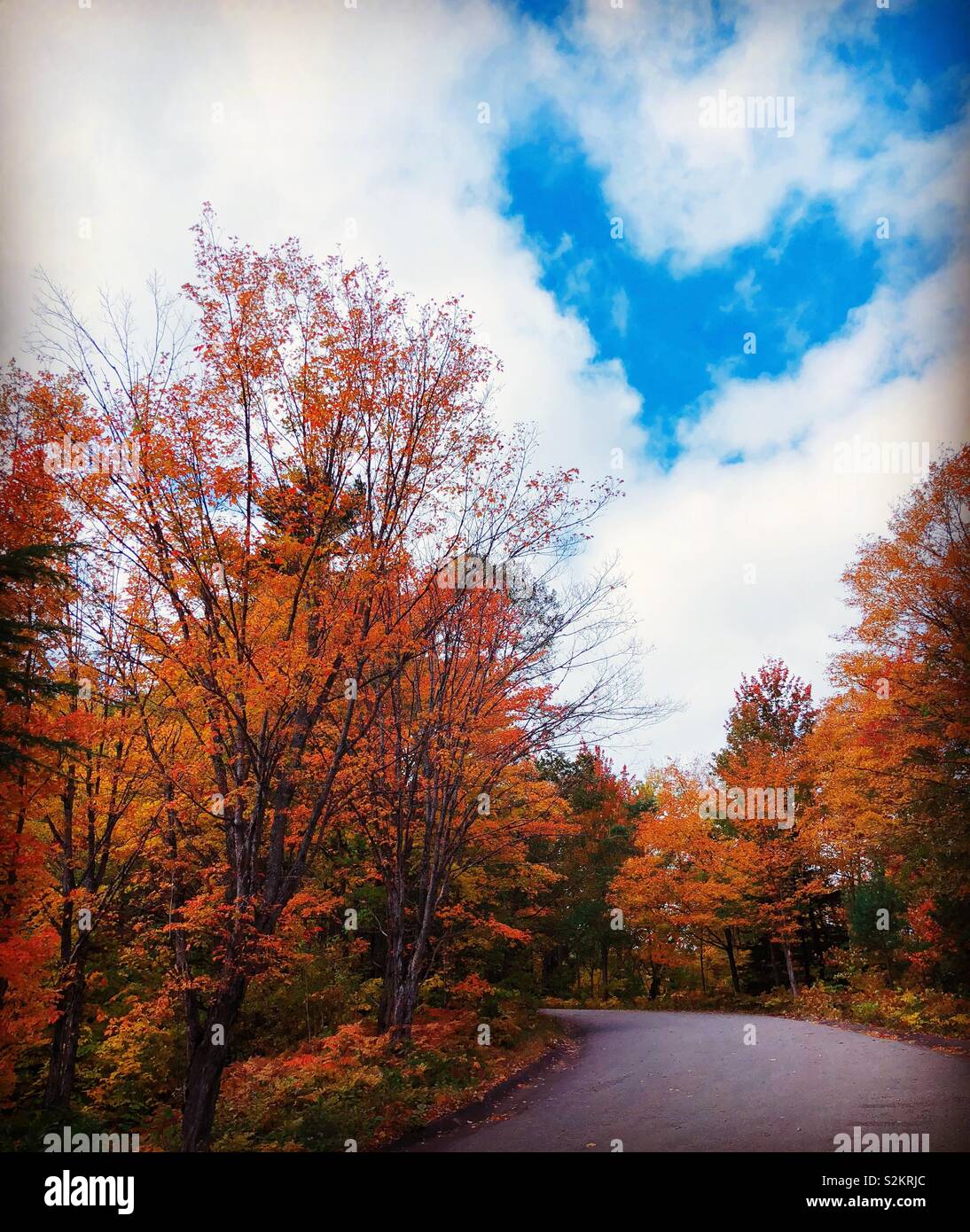 Forma di cuore il cloud in autunno presso Sault st marie su Foto Stock
