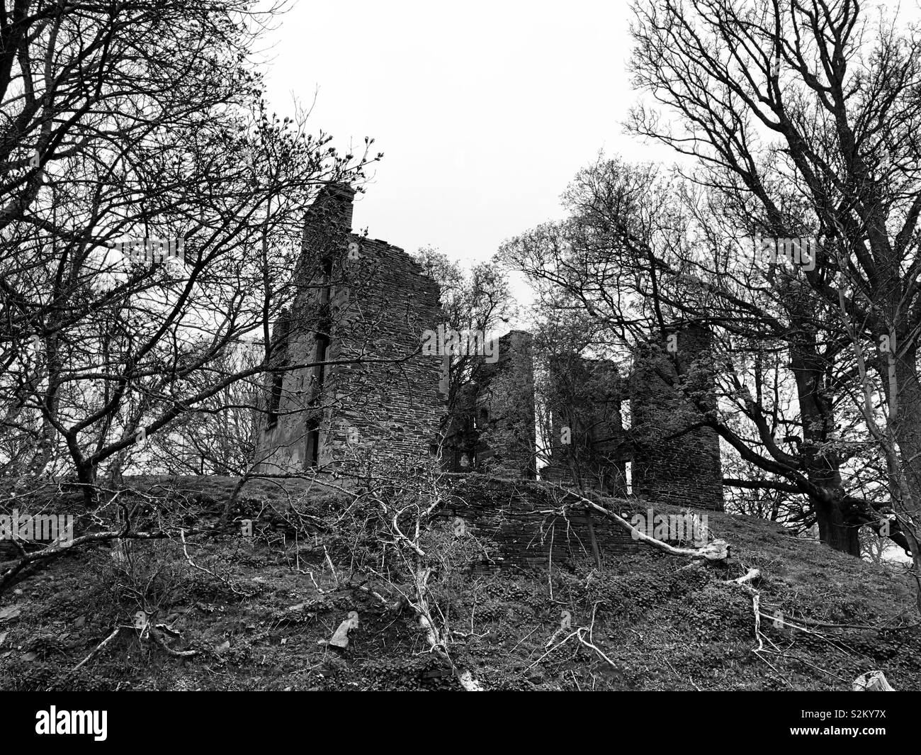 La triste abbandono di Norman Urishay rovine del castello in montagna nera. Foto Stock