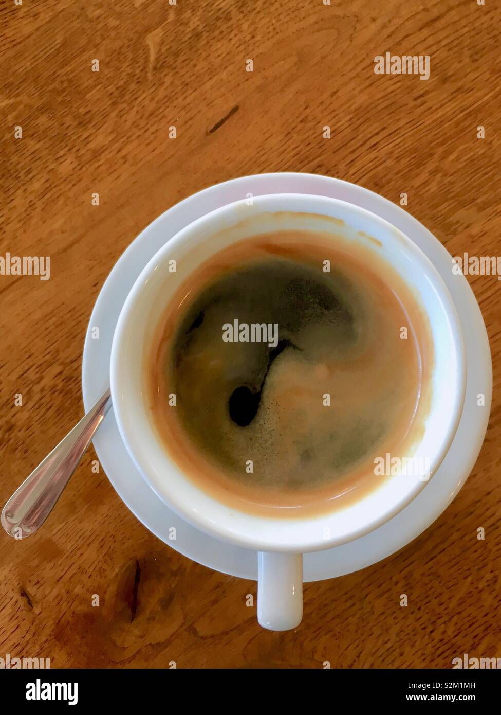 Nota musicale nella tazza da caffè Foto Stock