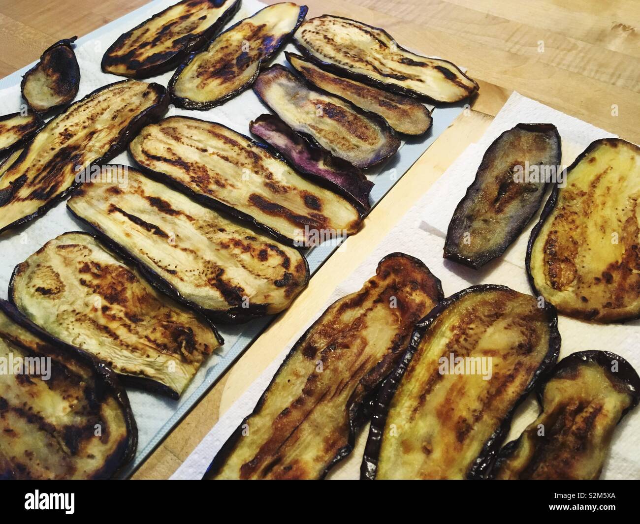 Melanzane fritte lasciata raffreddare - Immagine stock catturata con smartphone Melanzane fritte lasciata raffreddare - Immagine stock catturata con smartphone