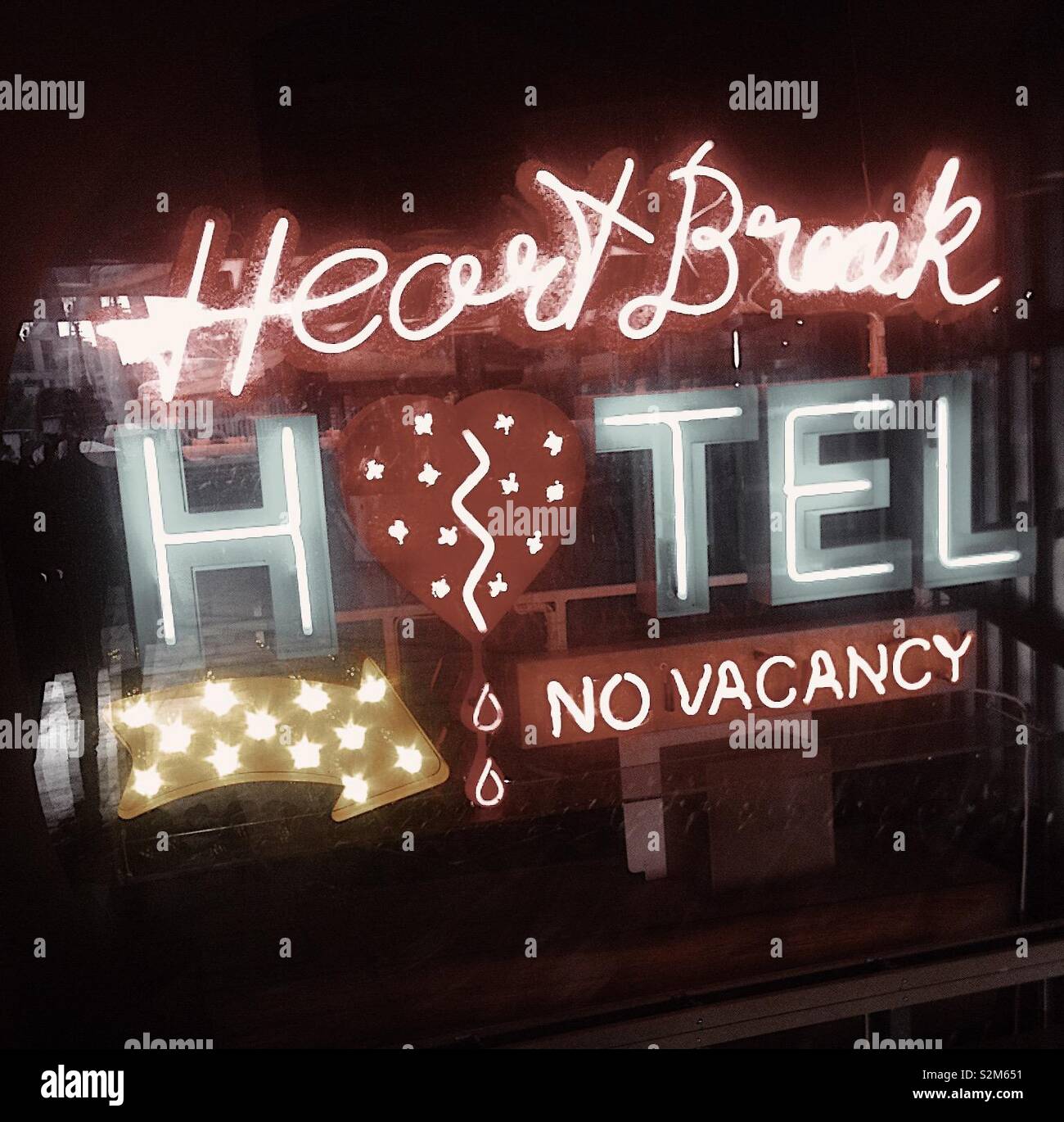 Insegna al neon: Heartbreak Hotel 'no vacancy' Foto Stock