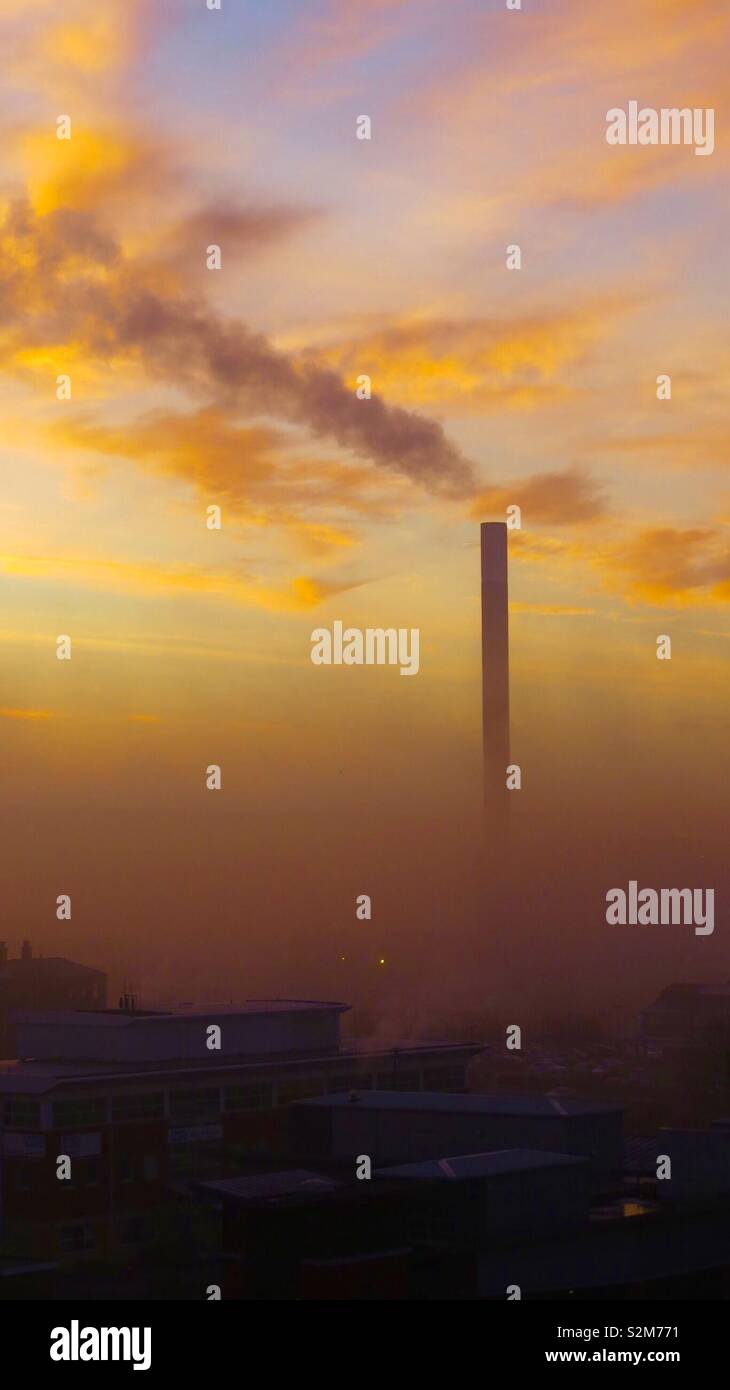 Lo smog in rotoli con sunrise Foto Stock