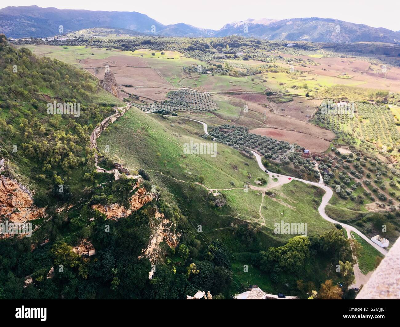 Valle al di sotto della città di Ronda, Andalusia, Spagna Foto Stock