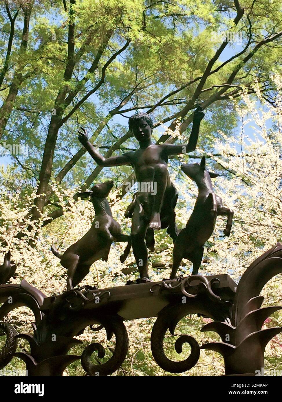 La statuaria presso lo zoo dei bambini gate nel central Park di New York, - Immagine stock catturata con smartphone
