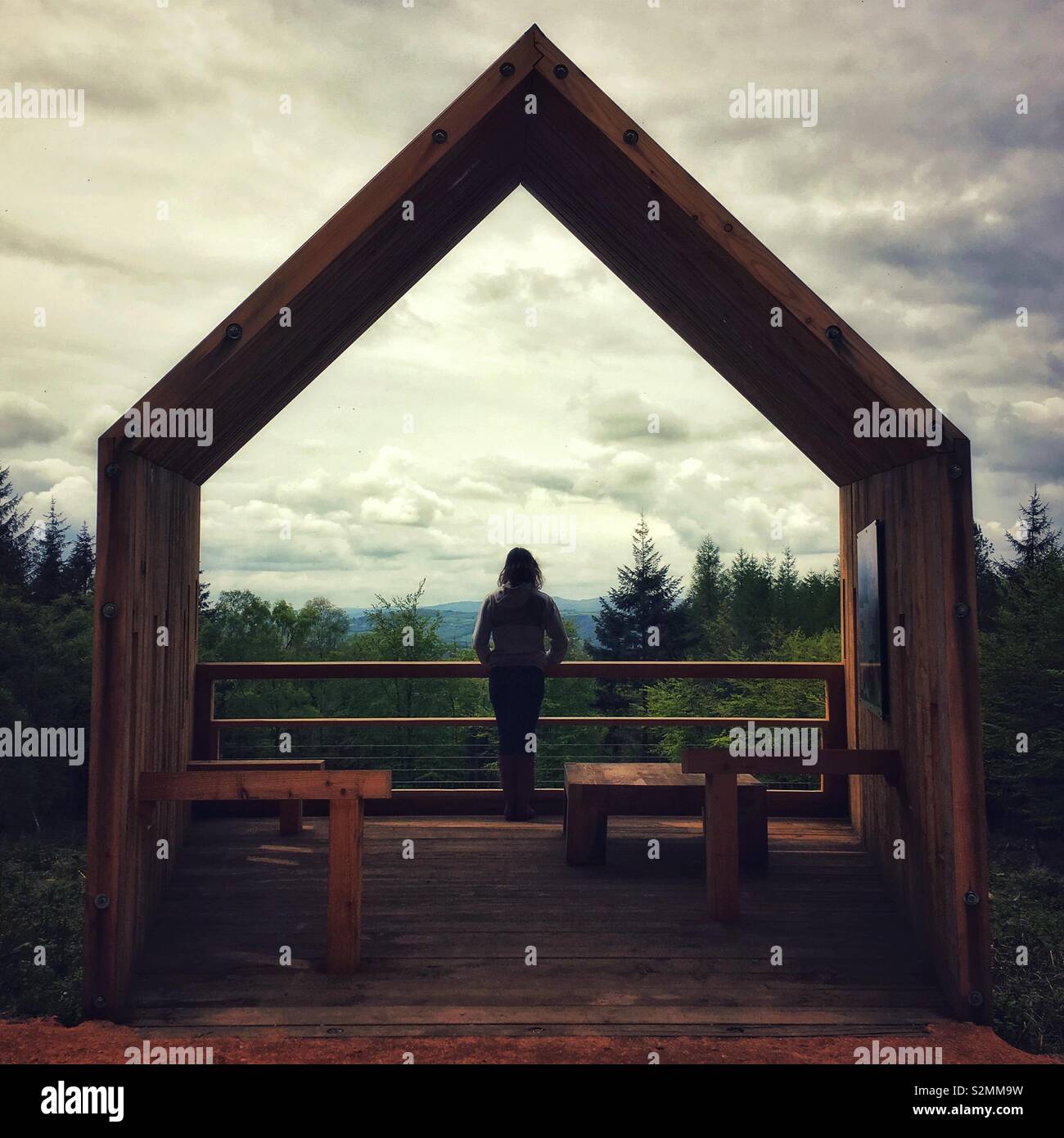 Haldon forest lookout in Teign valley, Devon - Immagine stock catturata con smartphone