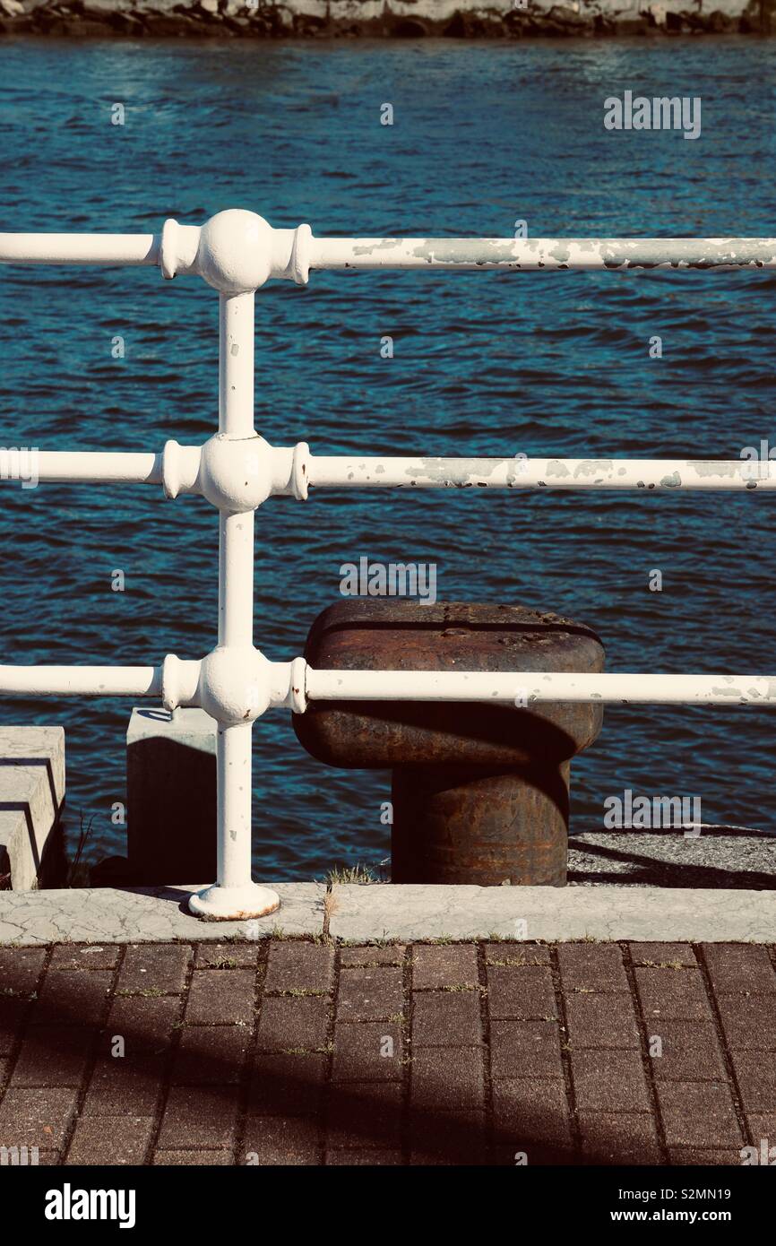 Recinzione di bianco nel ponte Foto Stock