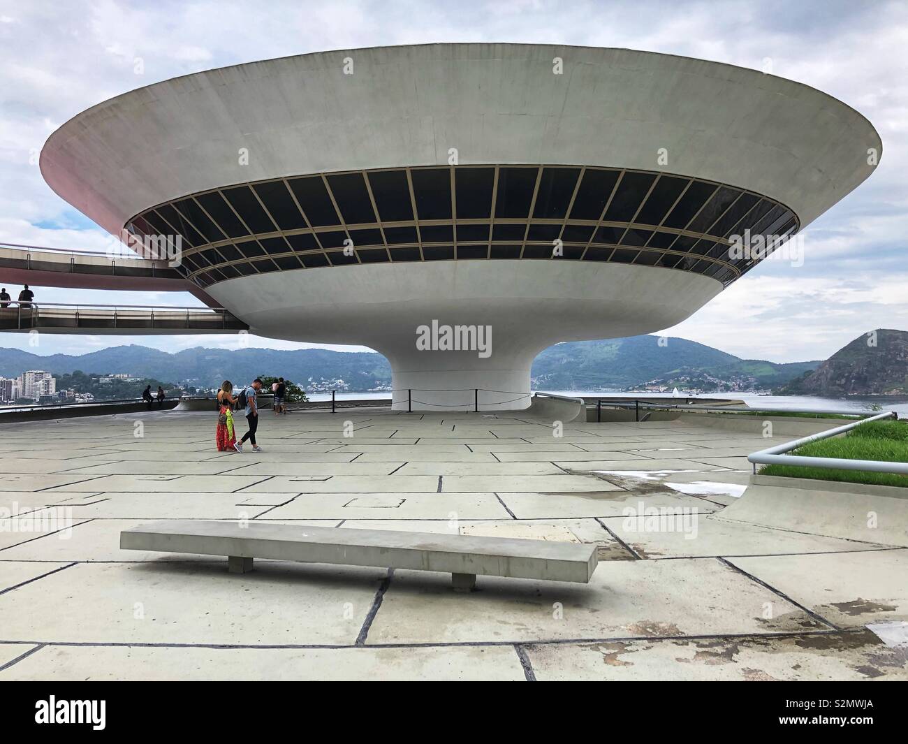 Il Museo di Arte Moderna di Niteroi, Brasile. - Immagine stock catturata con smartphone