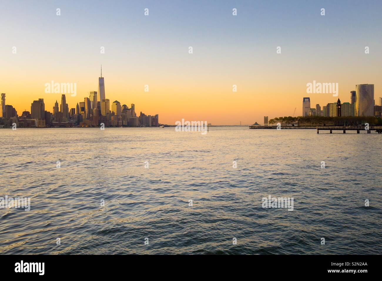 New York cityscape durante il tramonto Foto Stock