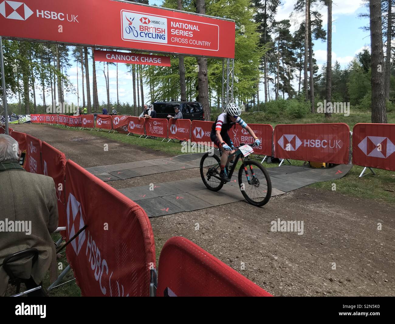 Kerrie MacPhee termina terzo nel 2019 HSBC UK National Cross Country serie Elite donne gara. Cannock Chase, domenica 12 maggio Foto Stock