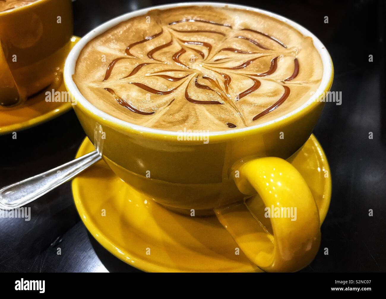 Un altro bel giorno per un caramello macchiato Foto Stock