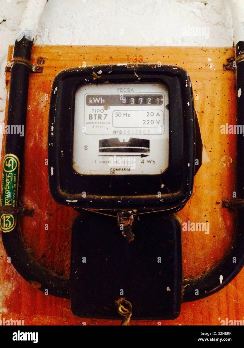 Contatore elettrico vintage - Immagine stock catturata con smartphone