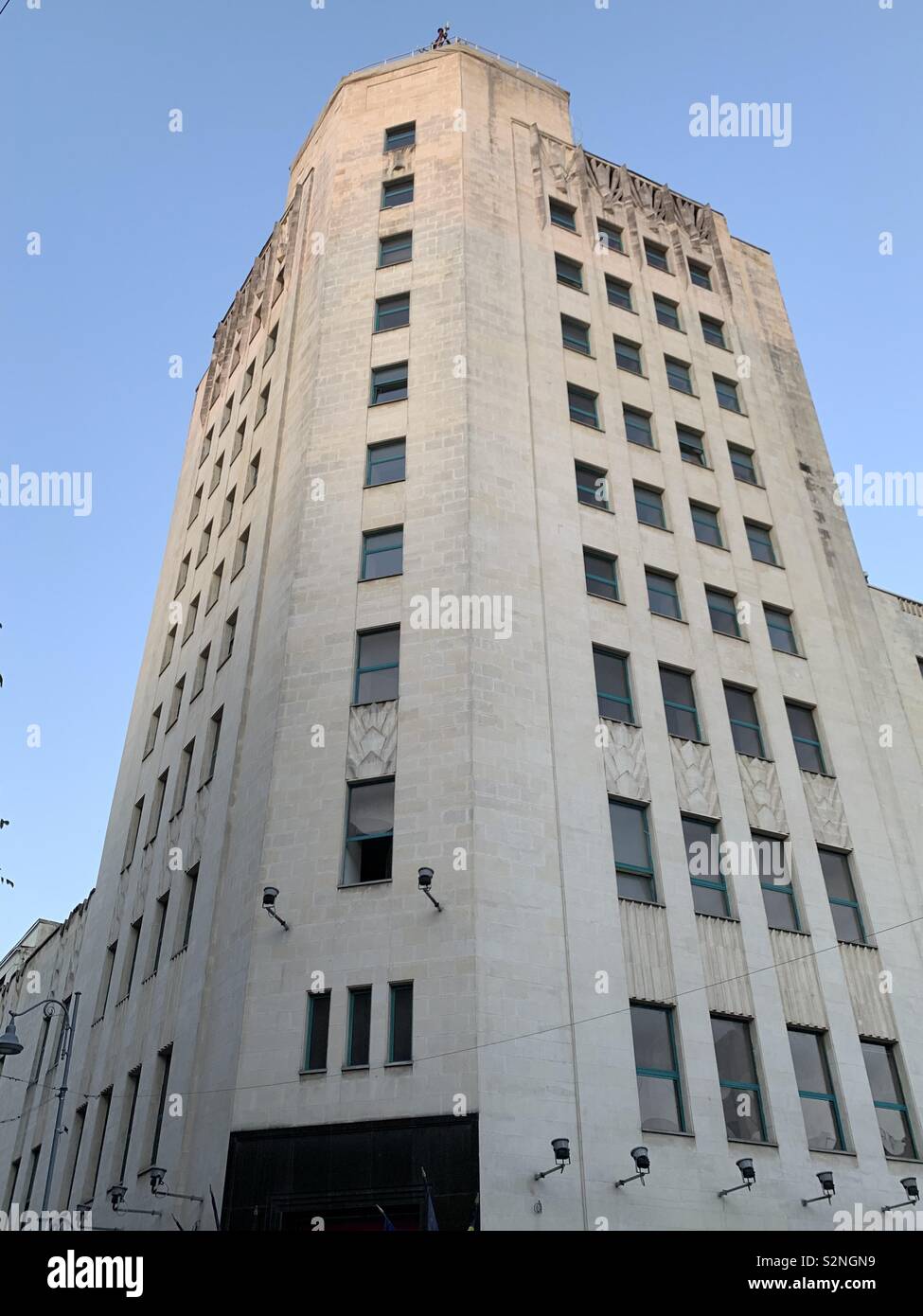 Bucarest Telefono Palace, famoso edificio situato sulla Calea Victoriei Bucarest, Romania, inaugurato nel 1934 - Immagine stock catturata con smartphone