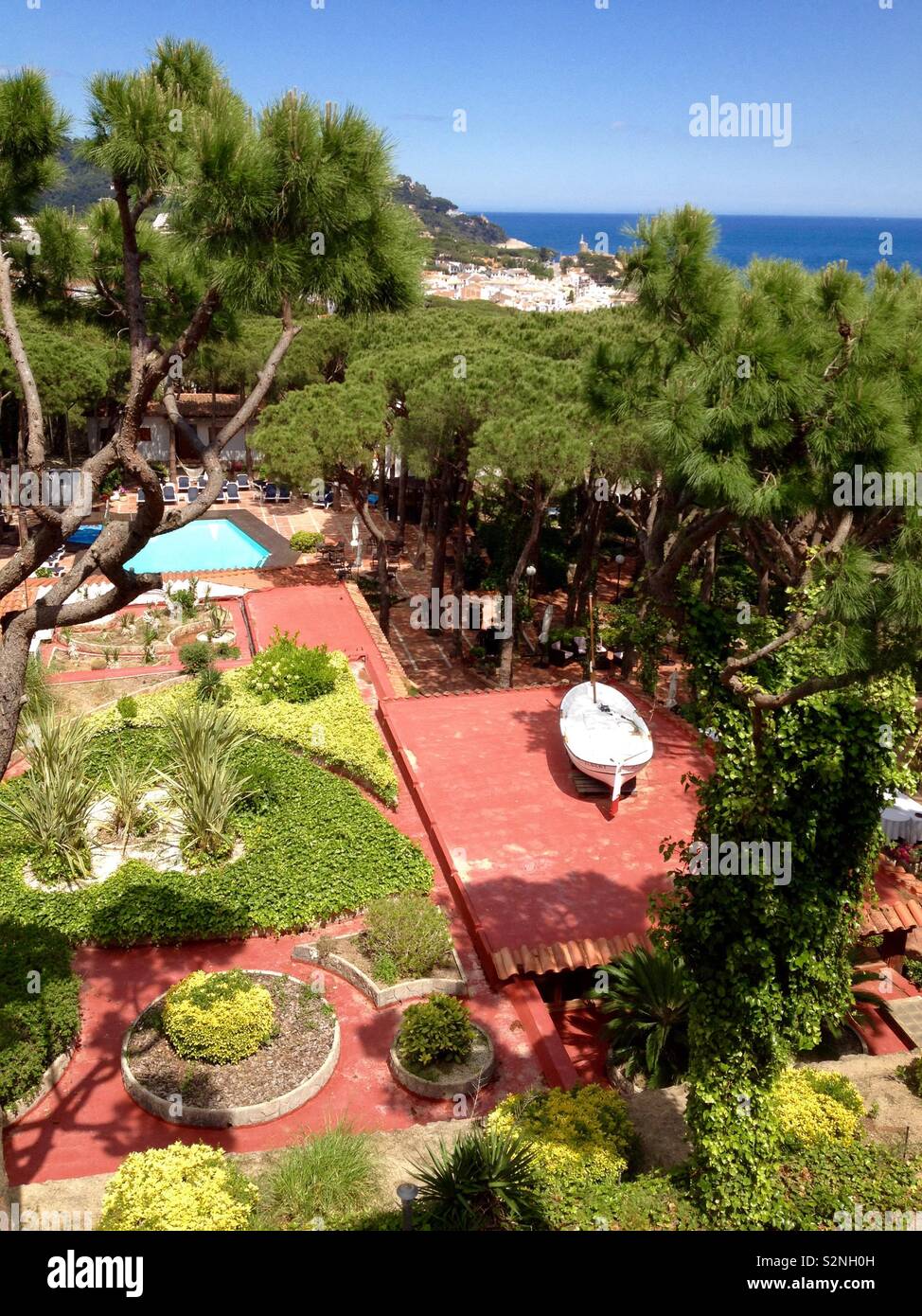 Calella de Palafrugell vista dalla camera dell'albergo. La Catalogna. Spagna Foto Stock