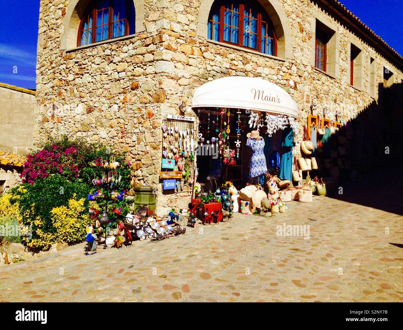 Negozio di souvenir shop in Pals città medievale. La Catalogna. Spagna Foto Stock