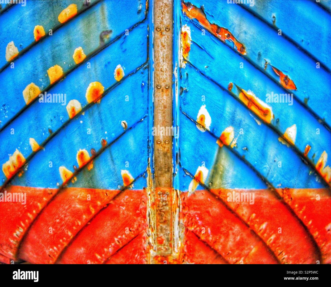 Blu e rosso scafo della nave - Immagine stock catturata con smartphone